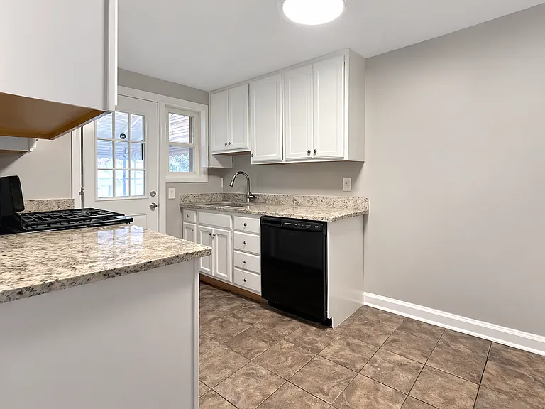 1005 Kayden Ln — Photo 5