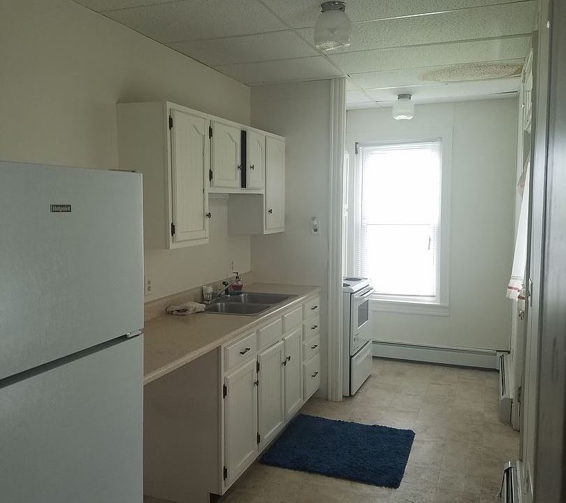 2nd image of 328 S 4th St