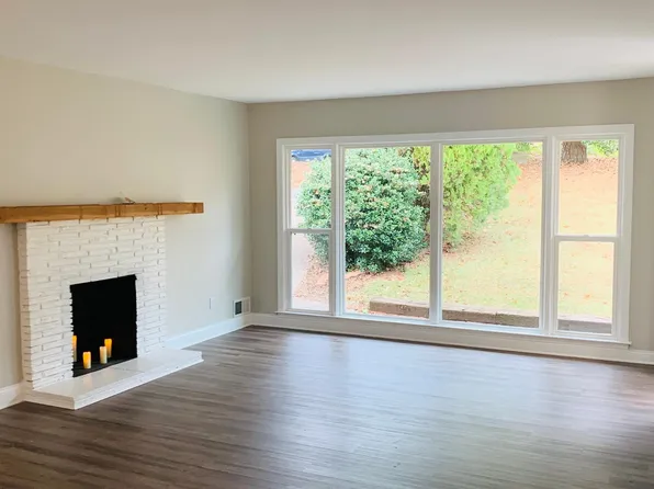 1687 Oak Ln NE, Atlanta, GA 30329