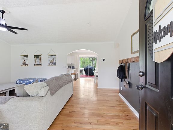 4th image of 205 Cook St