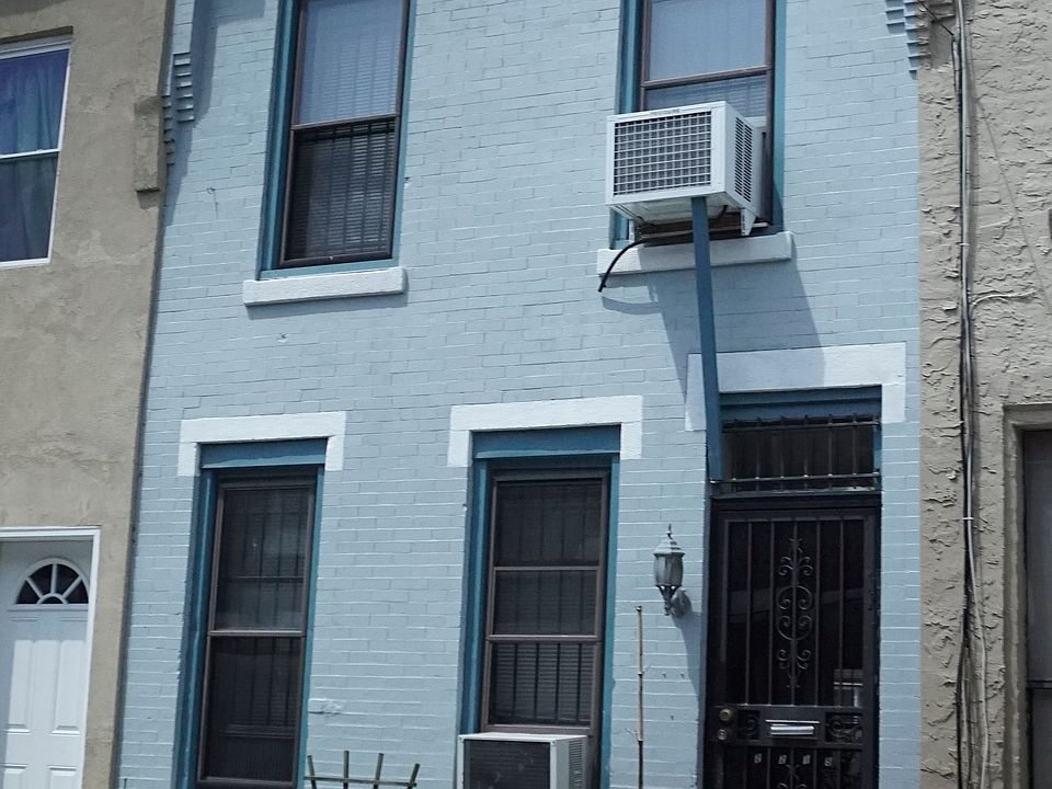 Front of house (isn't it the cutest?)