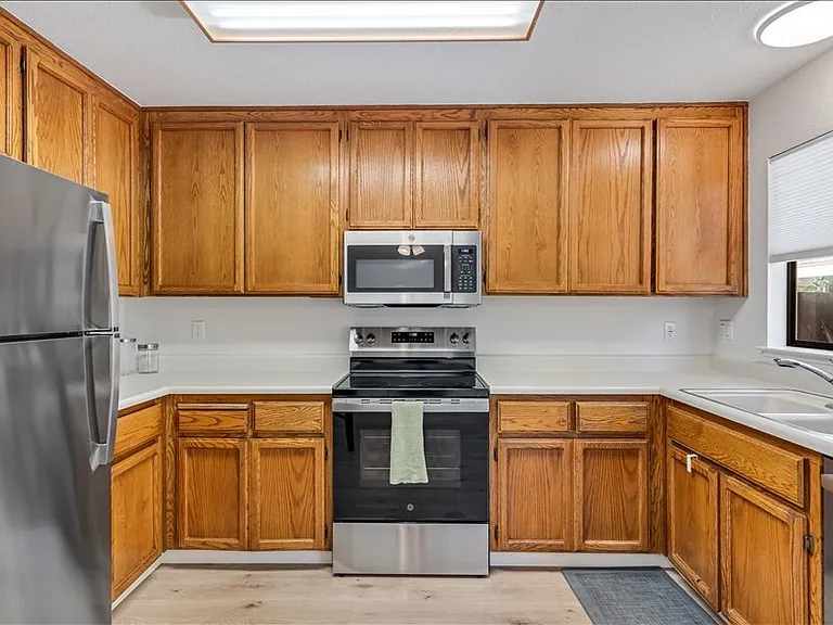 843 Falcon Way — Photo 6