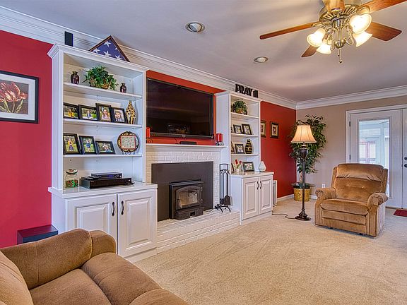 4th image of 4068 Country Place Dr