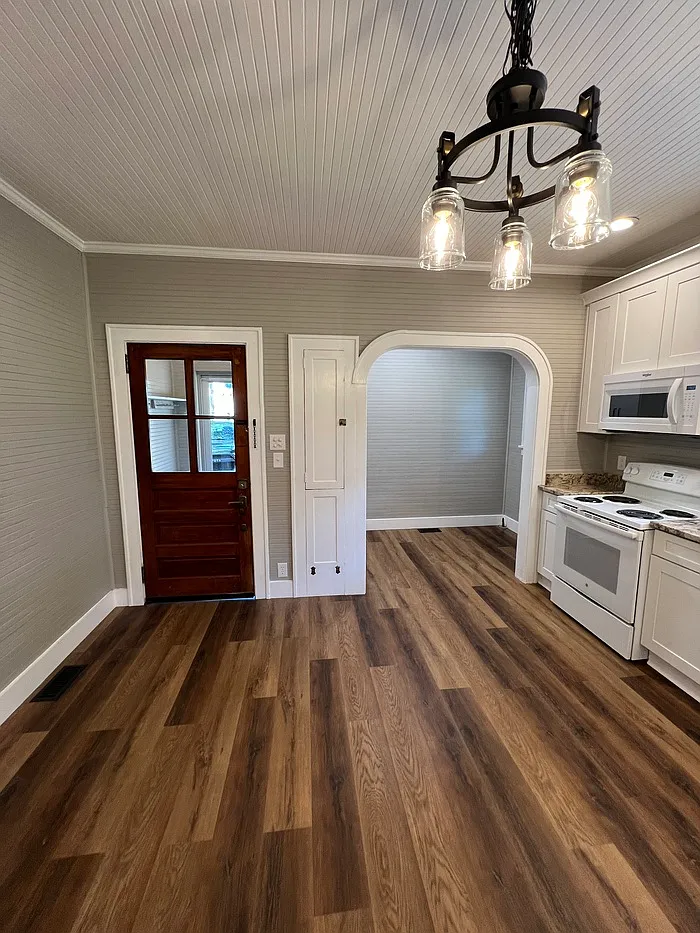 3 bed, 1.0 bath, 1435 sqft, $2,195 — Photo 3