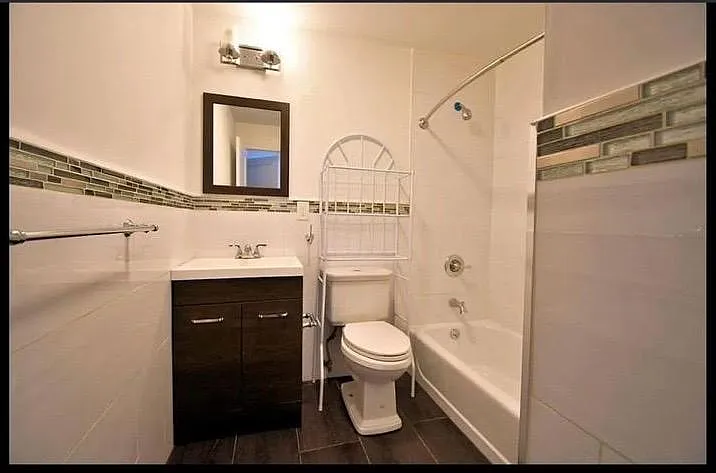 1019 Southern Blvd #4E — Photo 3