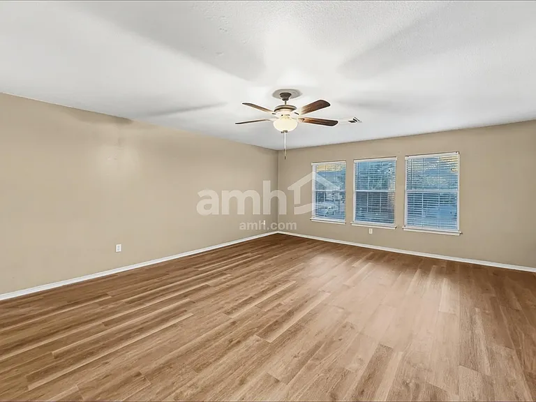 521 Emerald Fields Ln — Photo 9