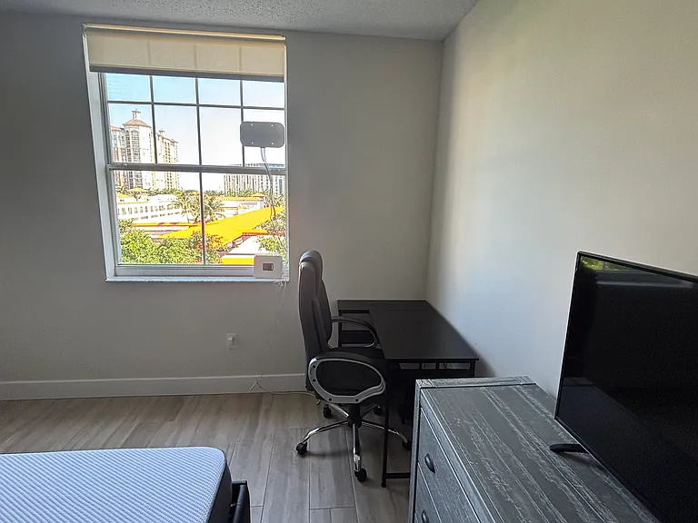 630 Sapodilla Ave #520 — Photo 15