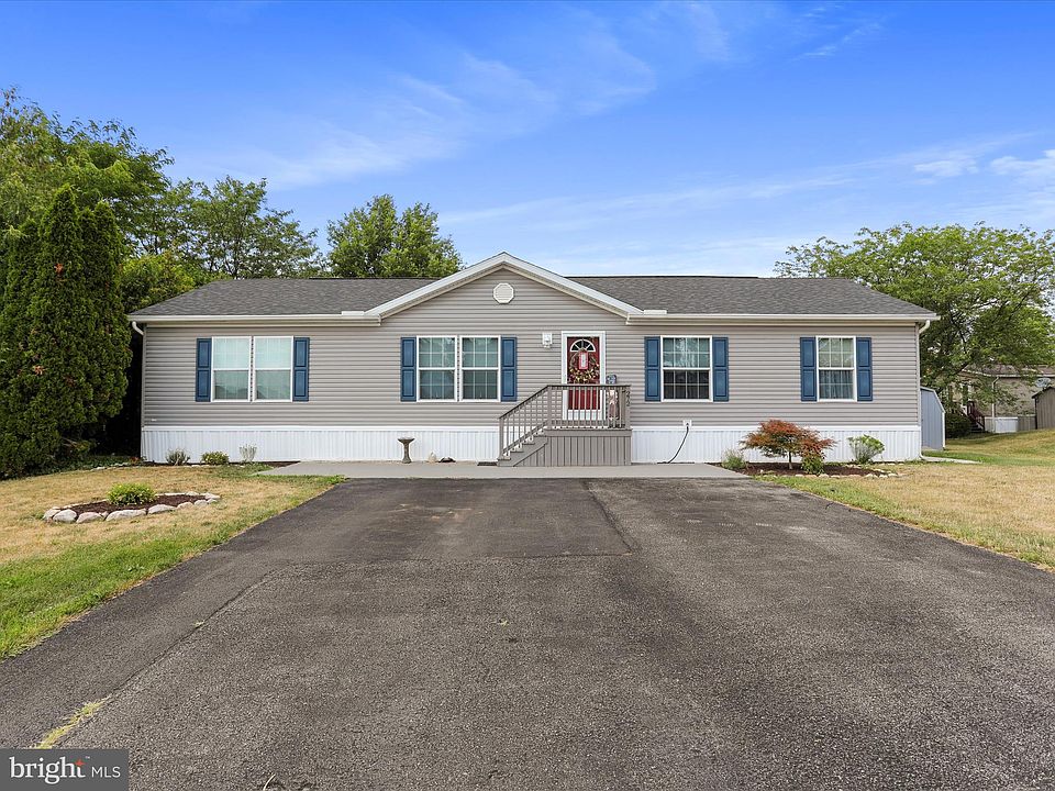 1st image of 272 Waverly Ct