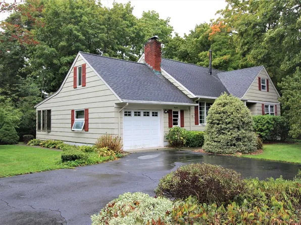 14 Lupine Ln, Lake Grove, NY 11755