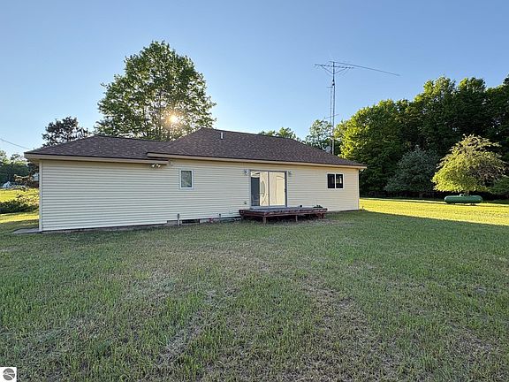 4th image of 3037 Ballard Rd