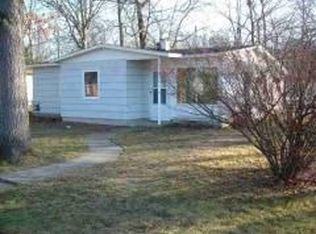 872 Oakdale Dr, Traverse City, MI 49686