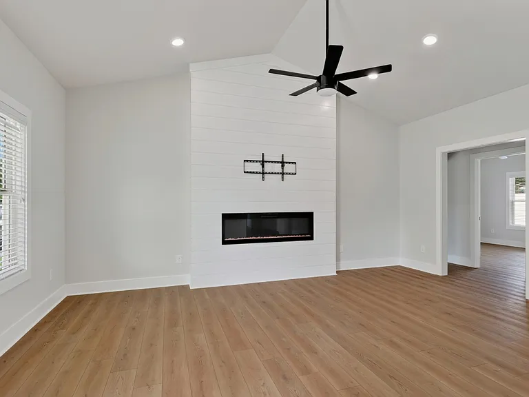 344 S Walnut Ave — Photo 5