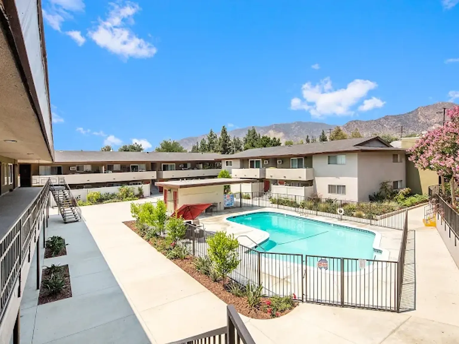 The Riviera Apartments — Photo 3