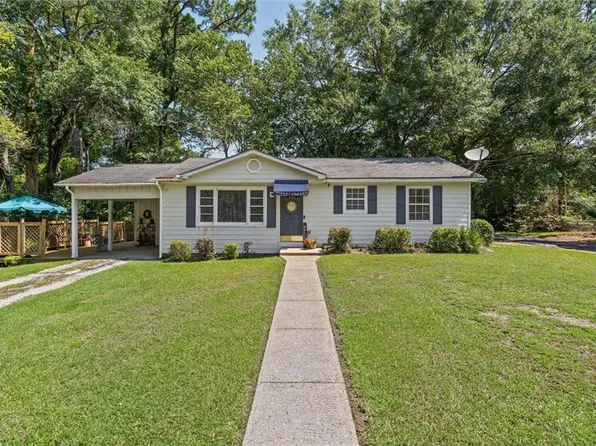402 Hillside Dr, Chickasaw, AL 36611