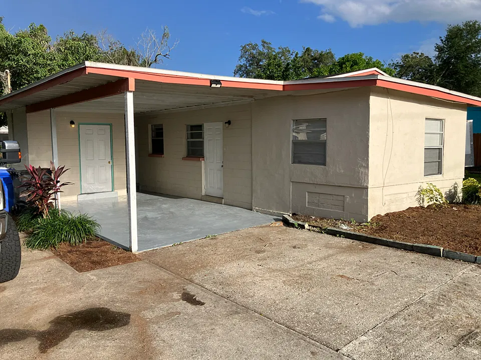 402 Flame Tree Rd