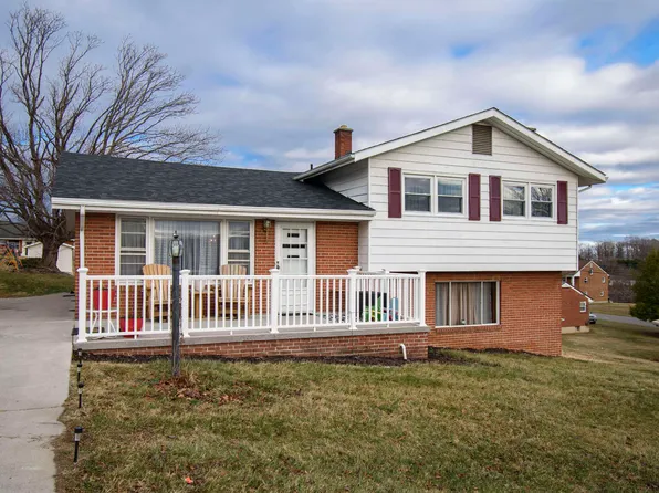 1713 Monte Vista Dr, Pulaski, VA 24301