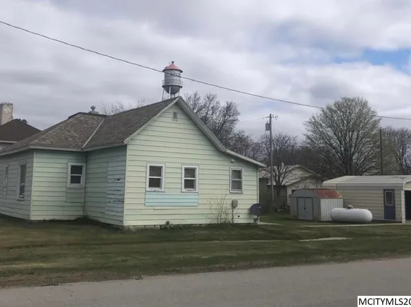 102 3rd St, Woden, IA 50484