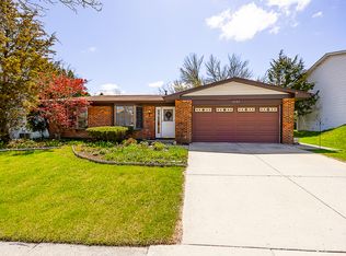 2509 Yellow Star St, Woodridge, IL 60517