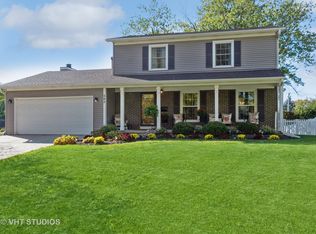 393 Berwick Dr, Aurora, IL