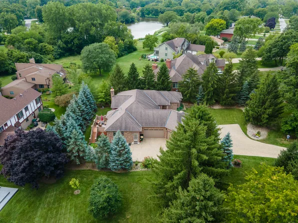 475 Circle Ave, Willowbrook, IL 60527