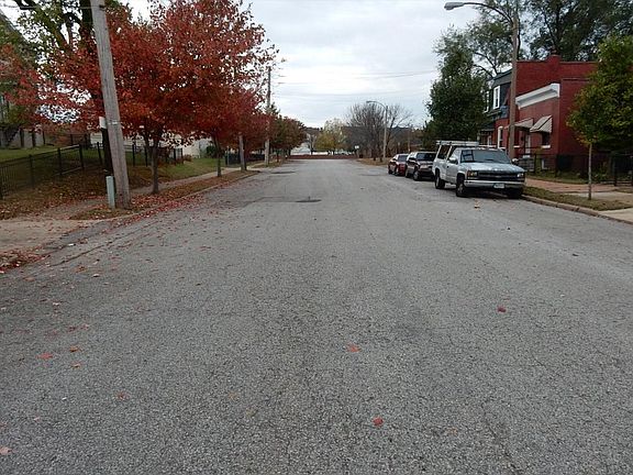 4th image of 1408 Montrose Ave