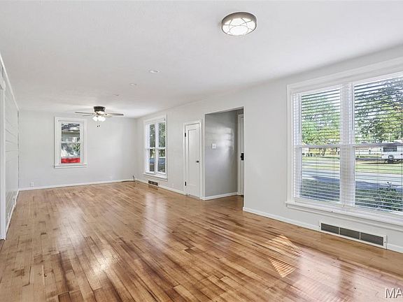 4th image of 1870 Fairfax St