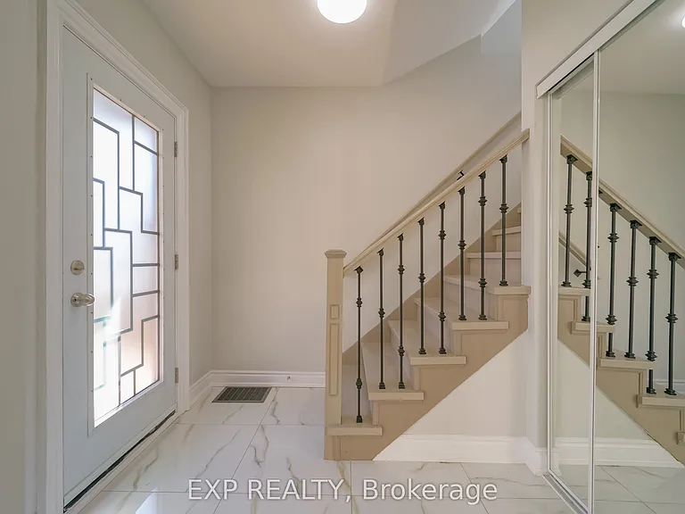 1509 Main St E #UPSTAIRS — Photo 10