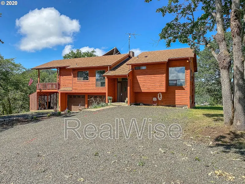 3 bed, 3.0 bath, 2649 sqft, $2,650 — Photo 2