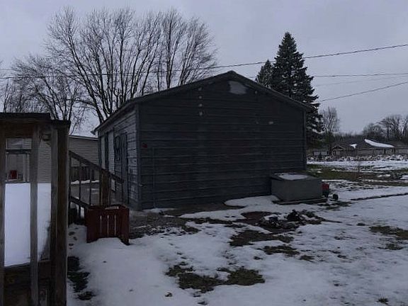 5th image of 638 Leonard St