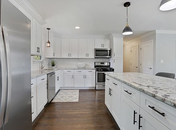 3rd image of 15044 La Palm Dr