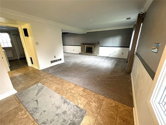 3rd image of 3494 Douglas Dr