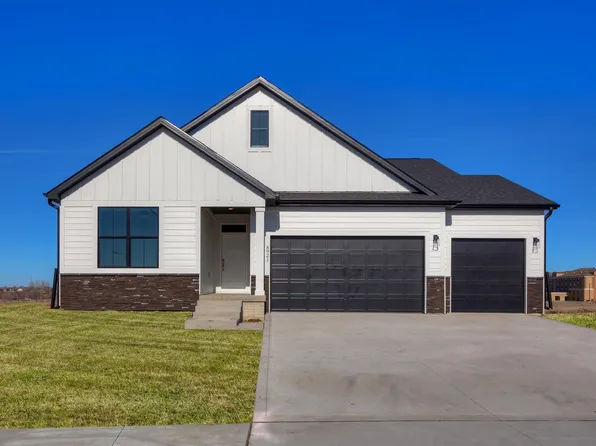 8921 Hickory Dr, Urbandale, IA 50322