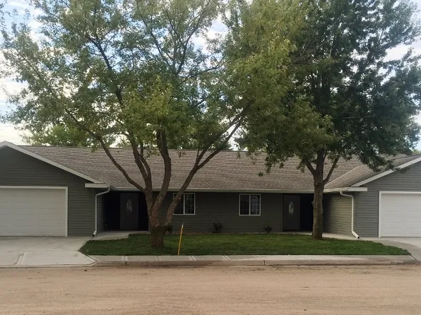 441 6th St, Phillips, NE 68865