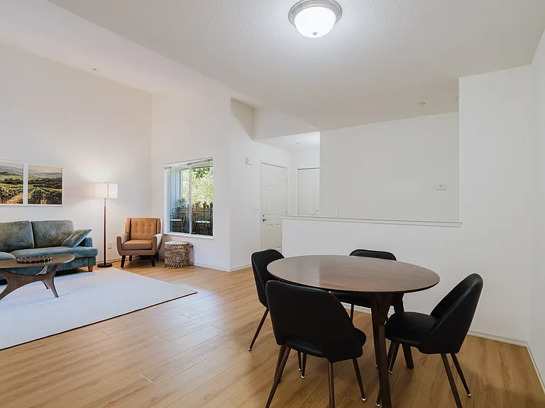 Parkwood Court Apartments — Photo 17