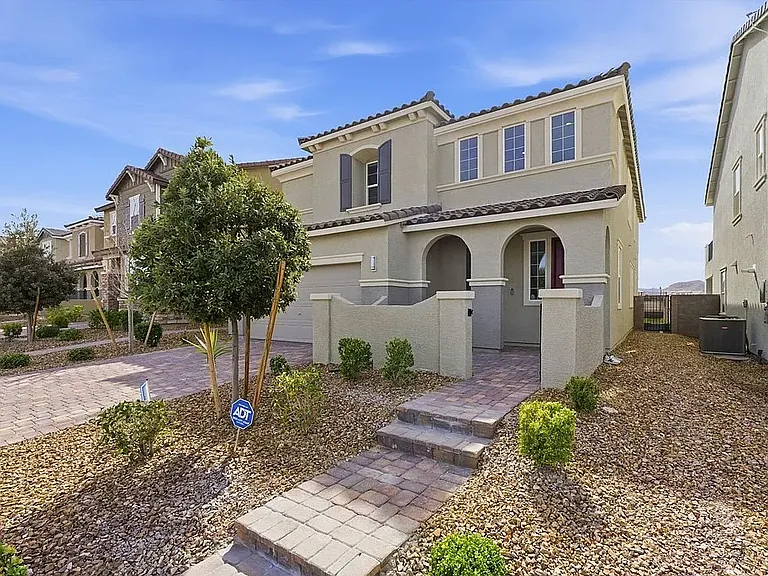 2599 Tolmezzo St — Photo 24