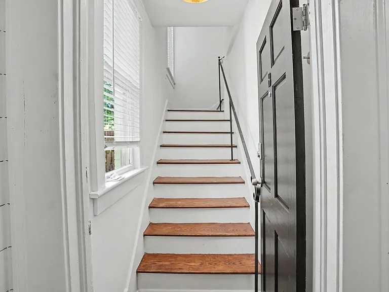 620 E 48th St #B — Photo 15