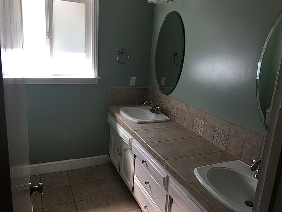 Main bathroom