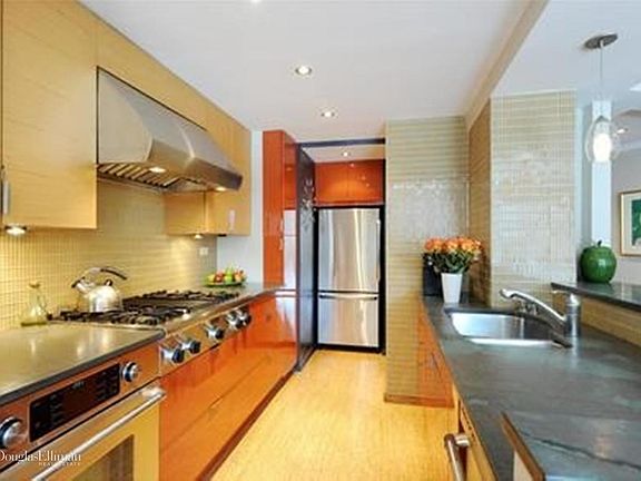 3rd image of 345 W 58th St APT 15A