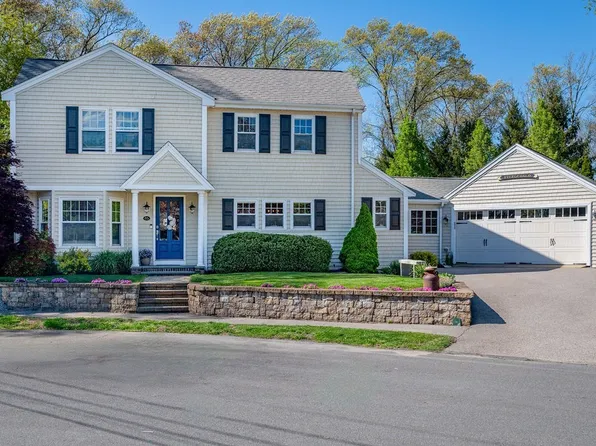 85 Margaret Dr, Braintree, MA 02184