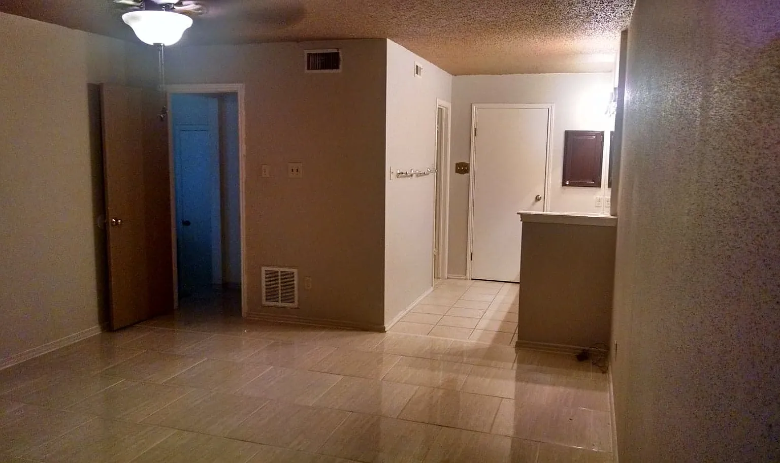 5 bed, 2.5 bath, 3000 sqft, $650 — Photo 2