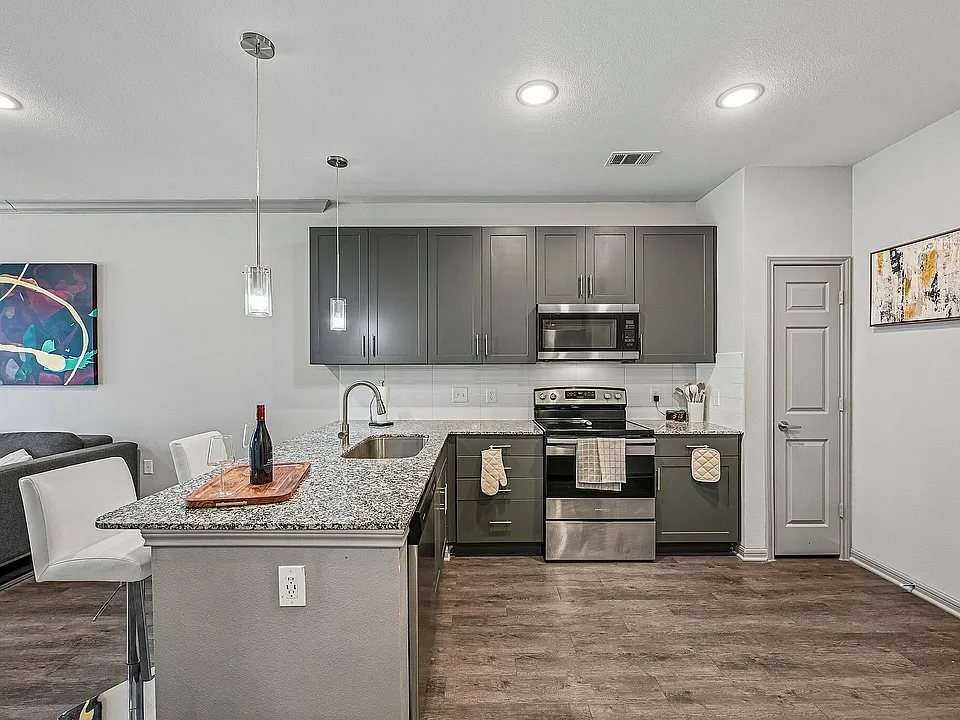 11-web-or-mls-Bellaire Blvd-S2608-011