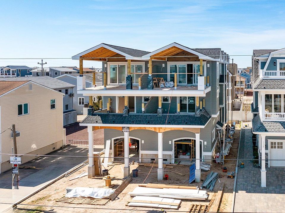 1st image of 110 58th St W #Sea