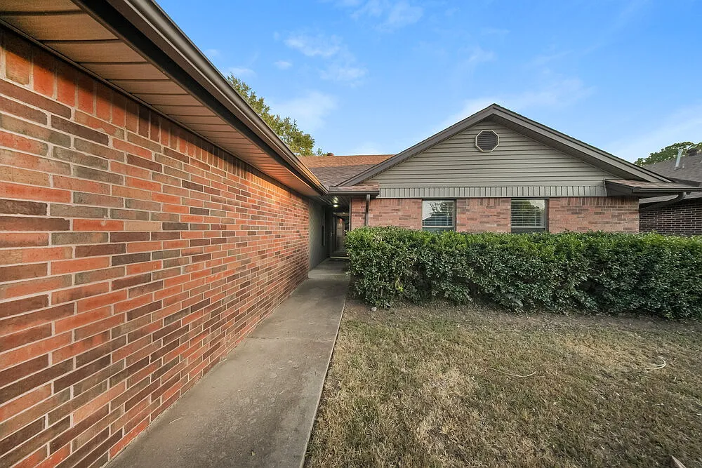 3 bed, 2.0 bath, 1413 sqft, $1,780 — Photo 3
