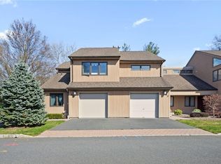 65 Contempra Cir, Tappan, NY 10983