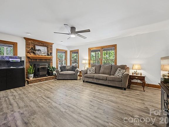 3rd image of 2703 Blythe Rd
