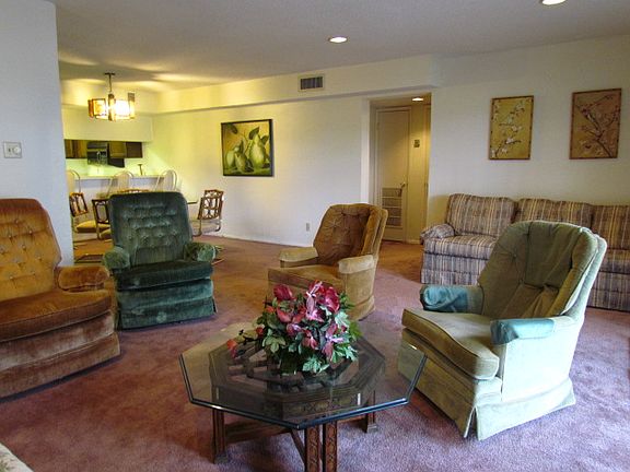 5th image of 700 Sunset Dr APT 103