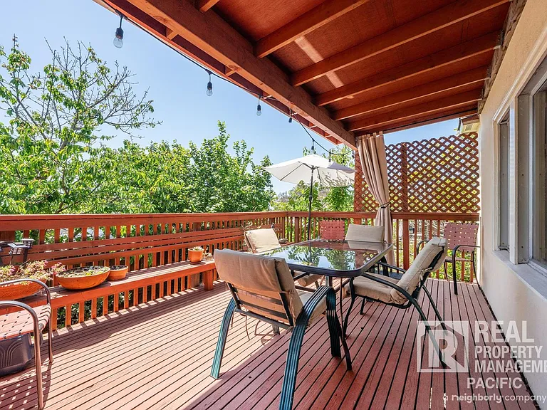 1550 Beverly Pl — Photo 32