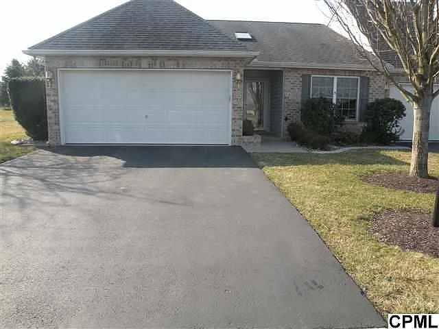 40 Ridgeway Dr photo 1