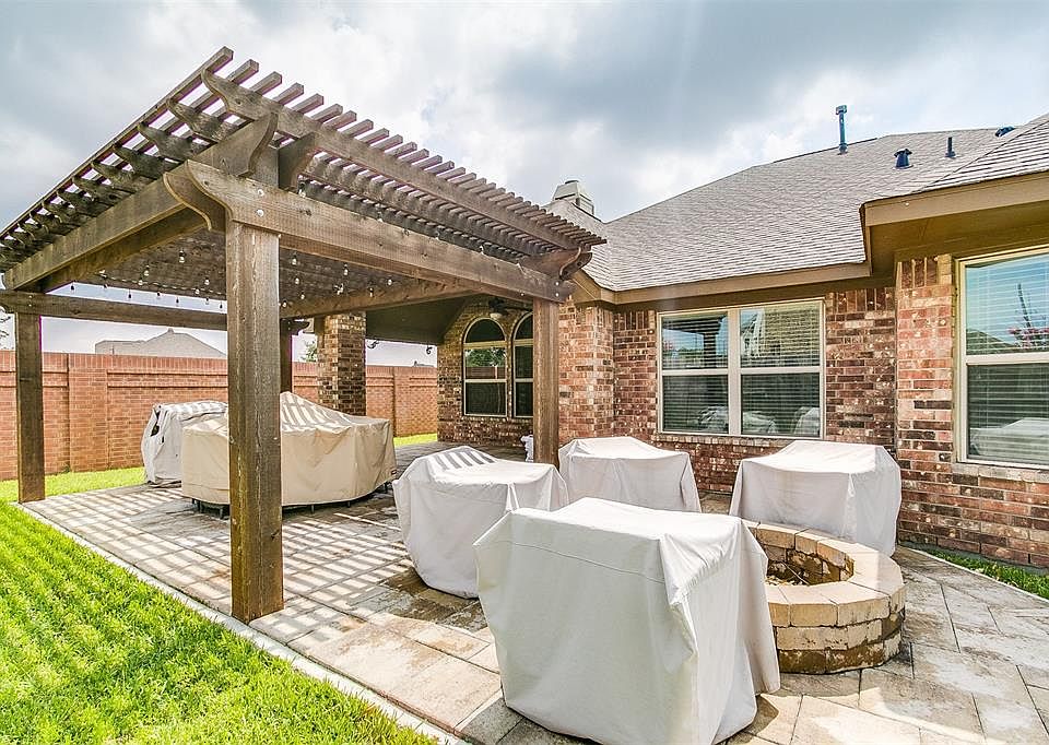 1st image of 2402 Linden Bluff Ct