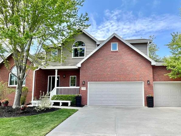 7920 Amelia Dr, Lincoln, NE 68516